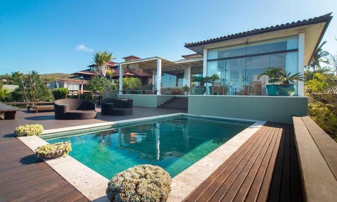 Village da Ferradura Villa | Imposing Mansion with Ocean View Suites near Ferradura Beach