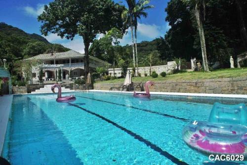 Alto da Boa Vista Apartment | Historic Mansão: Pet-Friendly Retreat with Pool & Fireplace