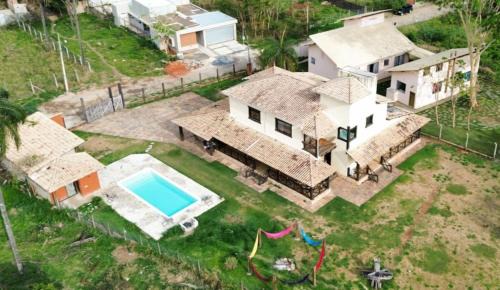 Serra do Cipo House | Rustic Mansion with Pool, Hot Tub & Pet-Friendly Options
