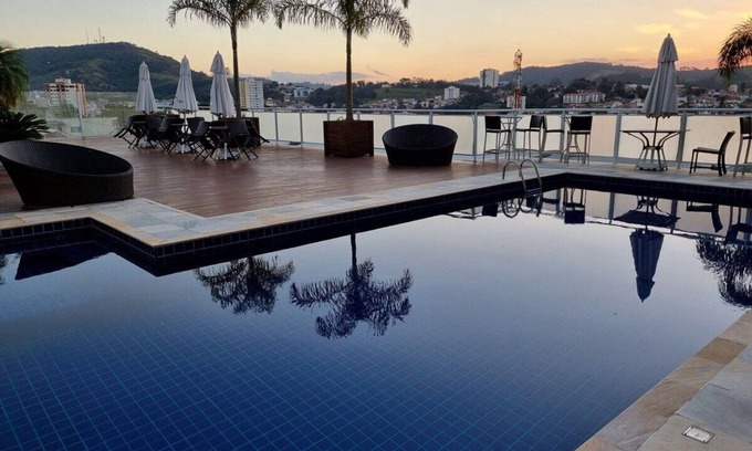 Sao Roque House | Discover Mansao no Centro São Roque with Pool and Kitchen