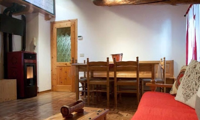 Dolonne House | Mansarda LA PERTZE, cosy 5-place apartment CIR-0012
