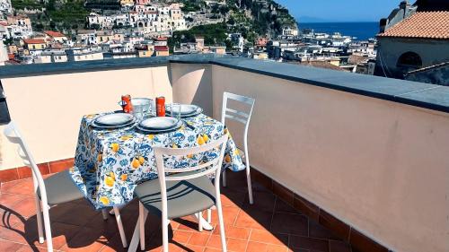 Maiori Apartment | Mansarda Oblique