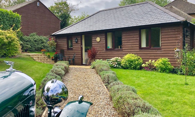 Bladon Cottage | Inviting Manse Cottage: Ideal for Families near Blenheim Palace