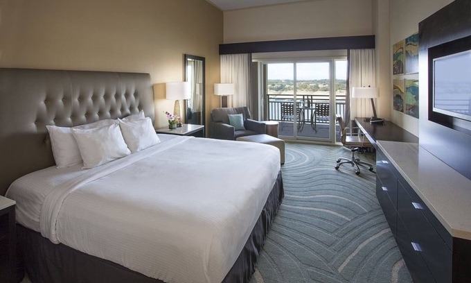 Lakeway Hotel | Relaxing Mansfield Suite at Lakeway Resort & Spa!