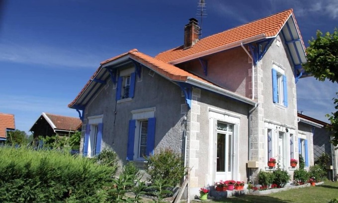 Levignacq House | Stylish Mansion with Pool & Ocean View for Family Getaways