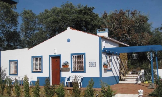 Monte Ruivo House | Welcoming Mansion in Aljezur with Pool and Spa Amenities