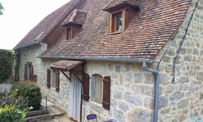 Rignac House | Elegant Mansion - ALVIGNAC: Pool & Family-Friendly Fun