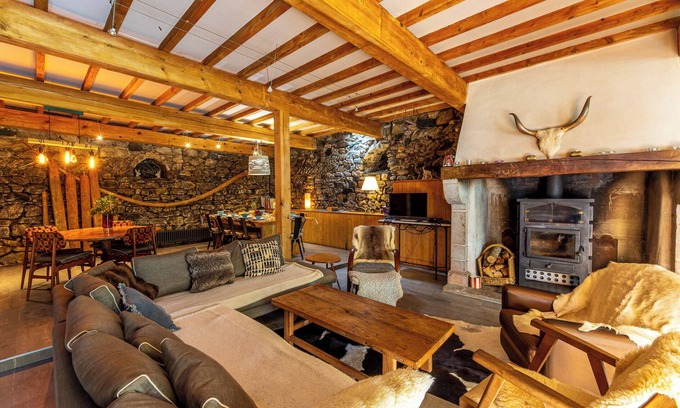 Aste-Beon Villa | Pet-Friendly Mansion - Aste Béon with Spa & Hot Tub