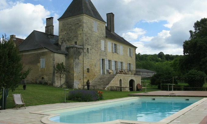 Badefols-d'Ans House | Elegant Mansion in Badefols d'Ans with Pool & Pet-Friendly