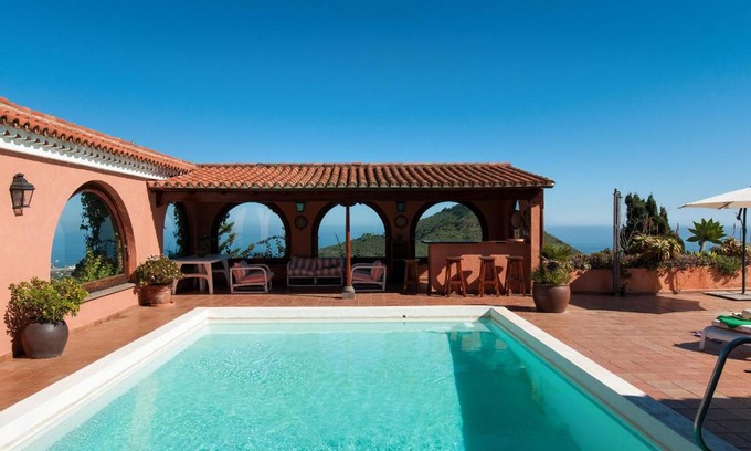 Santa Brigida Villa | Experience Mansion Bandama: A 4-Star Family Getaway