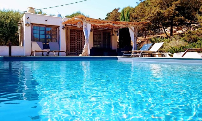 Bonifacio House | Bonifacio Mansion: Oceanfront Retreat with Private Pool