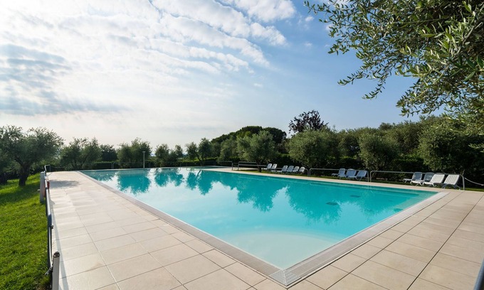 Villaggio Sanghen House | Inviting Belvilla by OYO Villauno with Pool & Breakfast