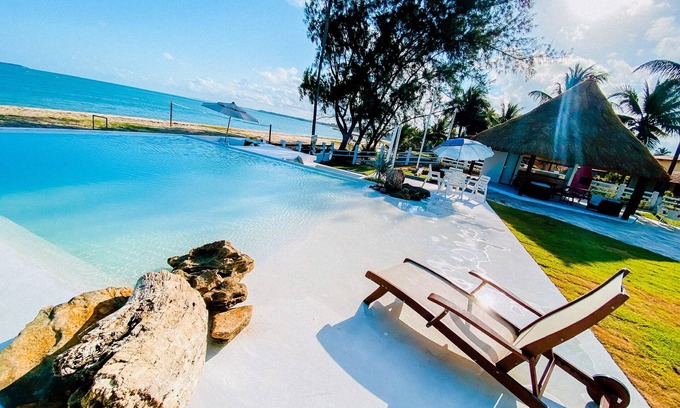 Pontal de Serrambi House | Seaside Mansion Escape with Private Pool & Spa Amenities
