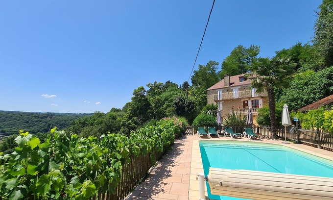 Domme House | Elegant Mansion House with Heated Pool in Domme