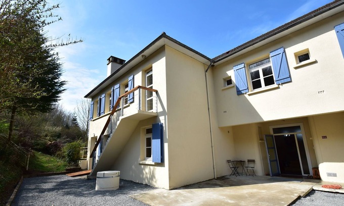 Cuzy Villa | Perfect Getaway: Mansion in Cuzy with Pool & Terrace