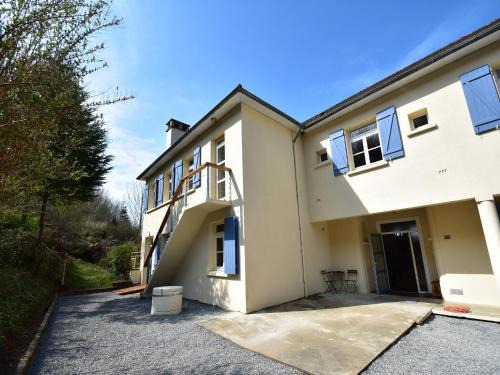 Cuzy House | Beautiful Mansion in Cuzy with Pool and Family Amenities