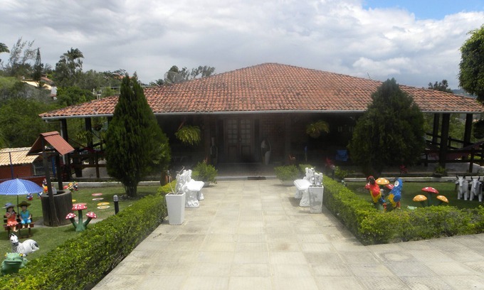 Novo Gravata House | Elegant Mansion in Gravatá: 6 Bedrooms with Pool & Spa