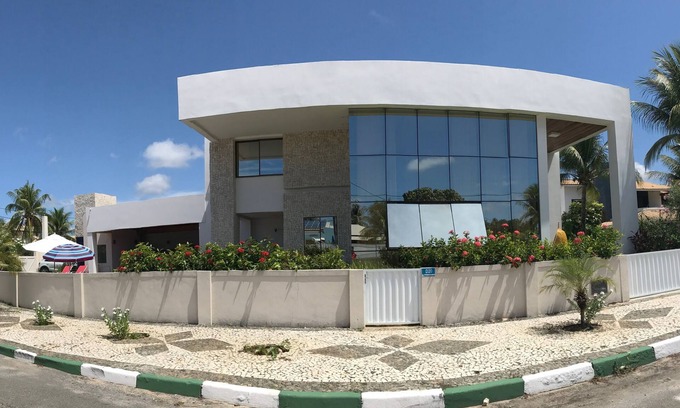Canto do Mar House | Elegant Mansion in Guarajuba - Steps from the Beach