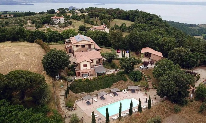 Montefiascone Villa | Relax at Belvilla by OYO Mansion with Pool in Montefiascone