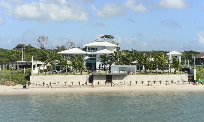 Porto de Galinhas House | Seaside Retreat: Mansion in Muro Alto with Pool Access