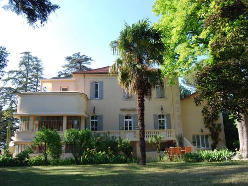Valreas Villa | Inviting Apartment with Pool in Scenic Provence