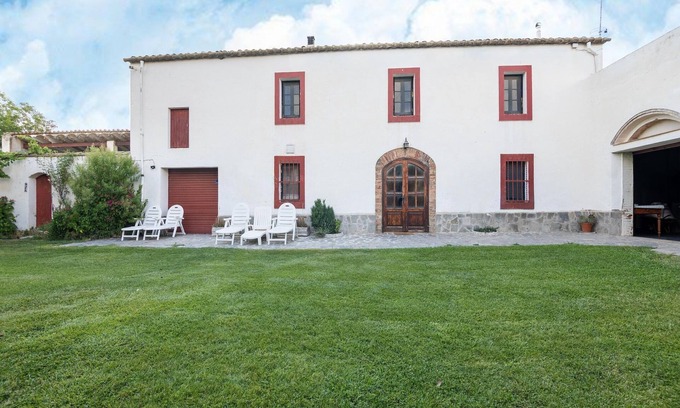 San Martin Sarroca Cottage | Pet-Friendly Retreat: Belvilla by OYO Can Teulera Awaits