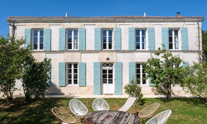 Le Gue-d'Allere House | Experience Elegance at Mansion - Le Gué d'Alleré