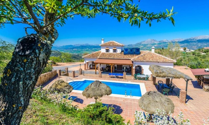 Colmenar Villa | Relax at Mansion Piedras Blancas Colmenar - 4 Star Oasis