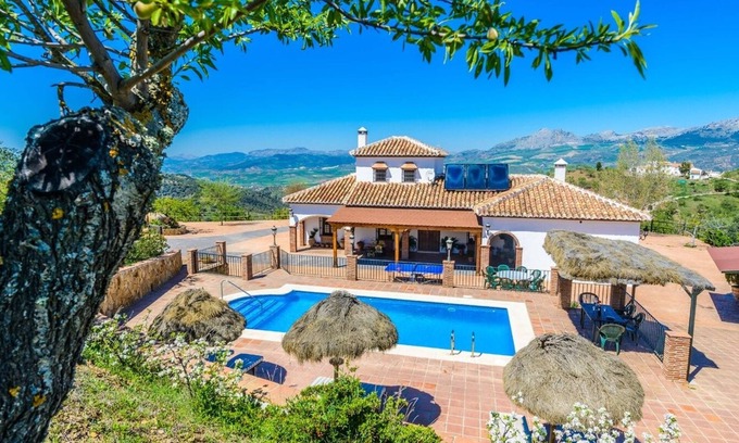Colmenar Villa | Experience Mansion Piedras Blancas Colmenar with Pool & Spa