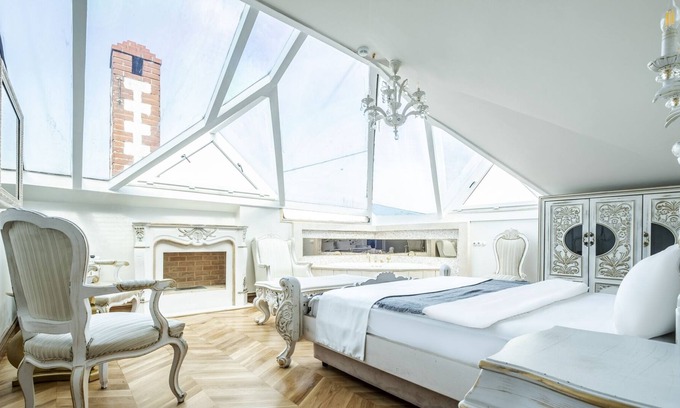 Beylerbeyi Villa | Elegant Mansion with Balcony and Garden Overlooking Bosphorus