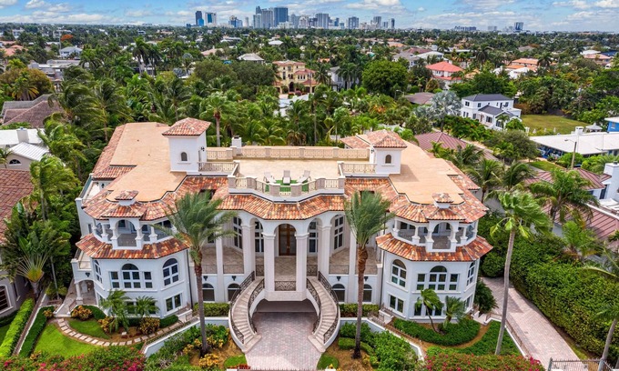 Idlewyld House | Mansion Waterfront Living WOW Luxurious 21,756 SQFT Near Beach
