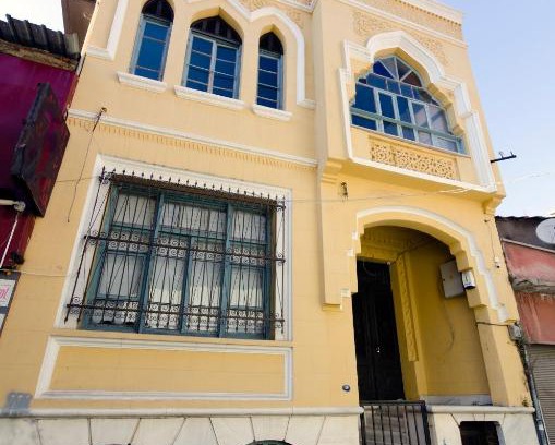 Konak Apartment | Inviting Mansion with Lemon Tree - Ideal for Families