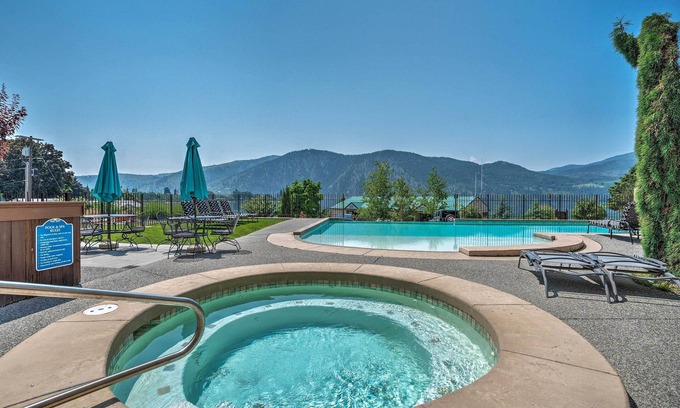 Wapato Point Condo | Inviting Manson Condo with Pool Access near Marina & Town