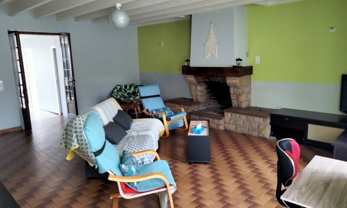 Courtils House | Pet-Friendly MANTA House with Ocean Views & Family Amenities
