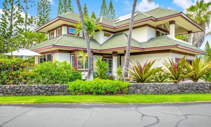Kailua-Kona House | Premier Oceanfront Escape at Manta Ray Manor - Family Friendly