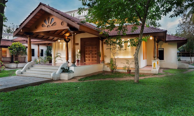 Thiruvidaimarudur Hotel | Experience Mantra Koodam - CGH Earth with Pool & Spa