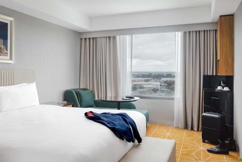 Tullamarine Hotel | Convenient Getaway at Mantra Melbourne Airport with Pool & Spa