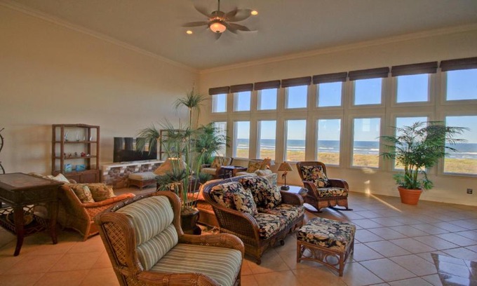 The Shores House | Manu Kai Home: Family-Friendly Oceanfront Retreat Awaits