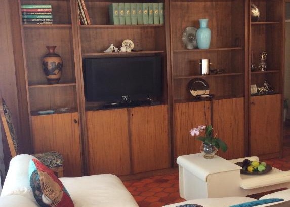 Cattolica Bed & Breakfast | Inviting Manu Vintage B&B with Ocean Views & Spa Access