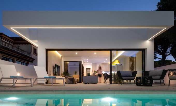 Poblado Sancti Petri Villa | Exceptional Manuela Sea Villa: Oceanfront Retreat Awaits