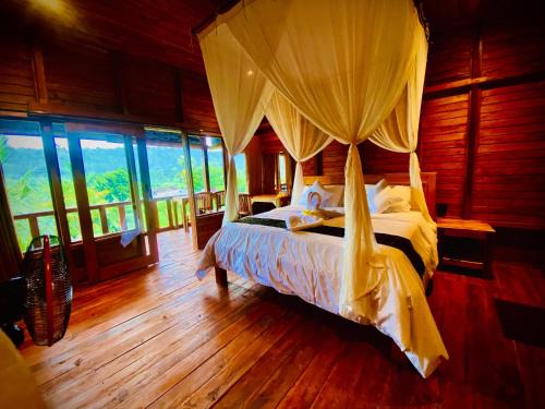 Sidemen House | Family-Friendly Getaway at Manuk Dewata Villa - 9.6/10 Rating
