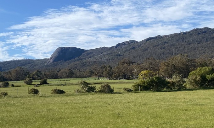 Porongurup Cottage | Guest Rated: Manyat Peak Cottages with Spa and Breakfast