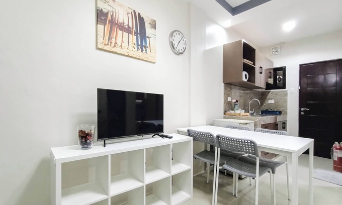 Mabini Apartment | Cozy Manzil Anilao: Ideal 2 Bedroom Retreat with Breakfast