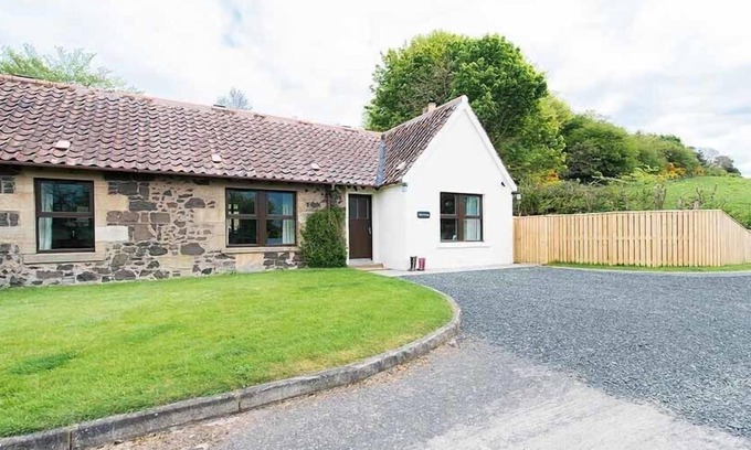 Cupar Cottage | Maple Cottage with Hot Tub near Cupar, Fife