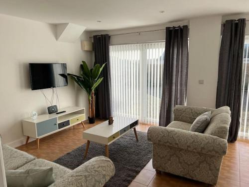 Barnstaple House | Maple House: Child-Friendly 2 Bedroom Retreat
