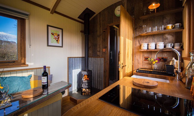 Trusham Cabin | Discover Maple: Family-Friendly Little Ash Shepherd's Hut