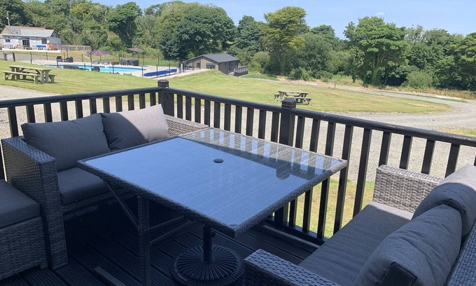 Otterham Apartment | Discover Maple Lodge - Valley Lodge No 4 with Ocean Views