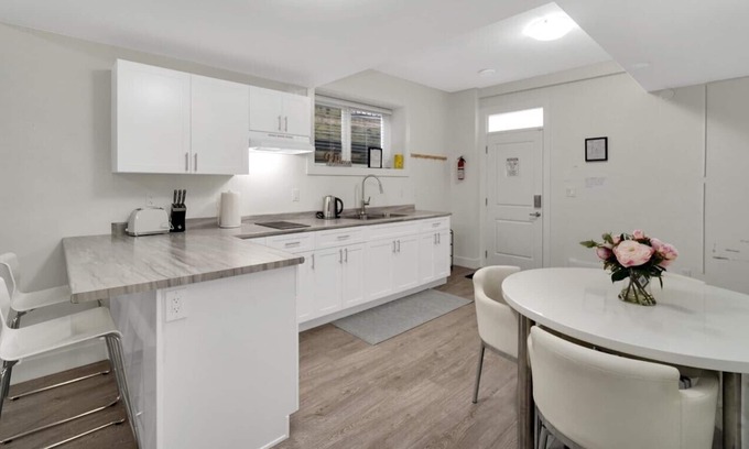 Maple Ridge Bed & Breakfast | Maple Ridge 2BR Suite, Sleeps 6-7, Netflix, AC