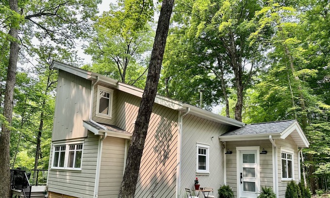 Minden Cabin | Maple Ridge: Private Waterfront Cottage Property