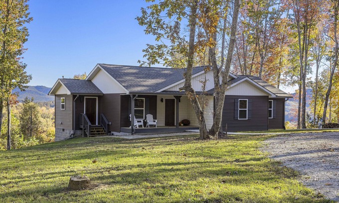 Elgin Cabin | Scenic Maple Ridge Cabins: Family-Friendly Retreat